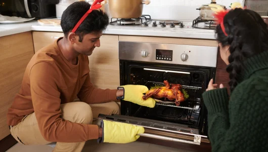 couple-cooking-dinner-for-christmas-2025-01-29-07-50-21-utc