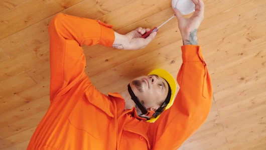 technician-installing-smoke-detector-2021-12-09-05-02-31-utc